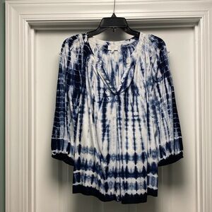 Crown & Ivy Sz L 3/4 sleeve V-neck top